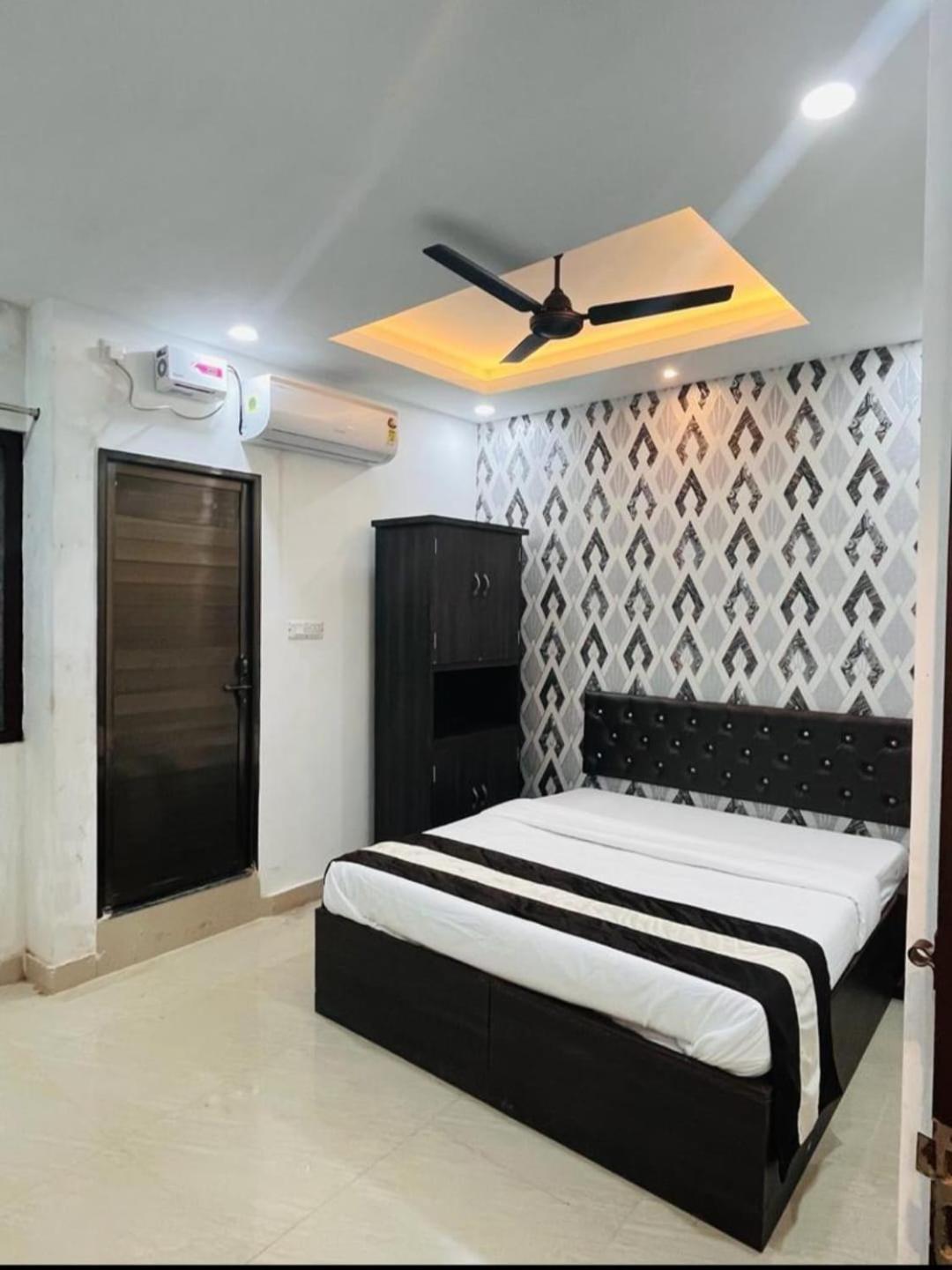Hotel Shiv Mangalam Near Kashi Vishwanath Tample فاراناسي المظهر الخارجي الصورة