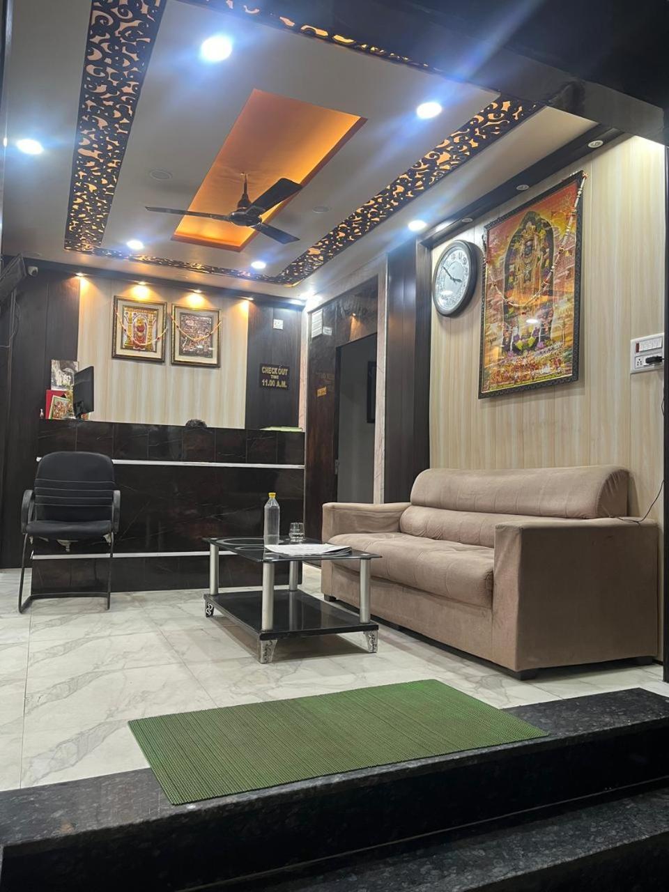 Hotel Shiv Mangalam Near Kashi Vishwanath Tample فاراناسي المظهر الخارجي الصورة
